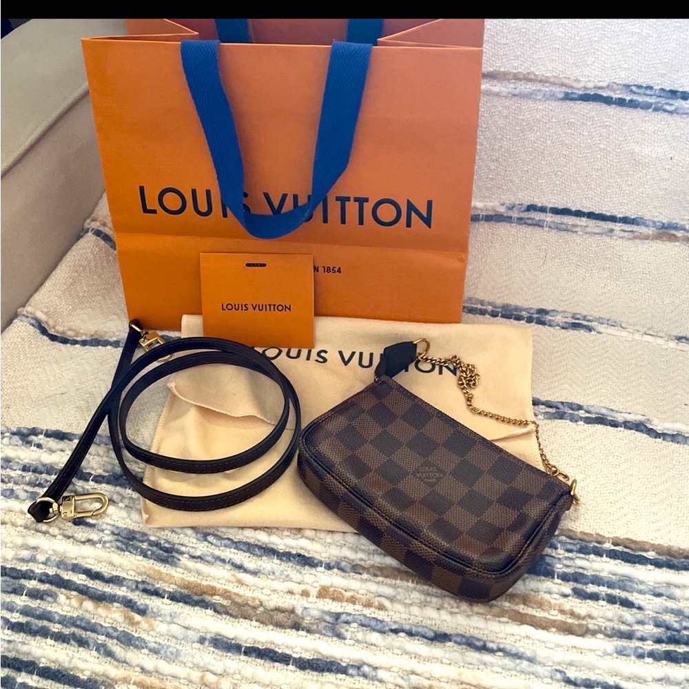 Louis Vuitton purse/wallet on chain